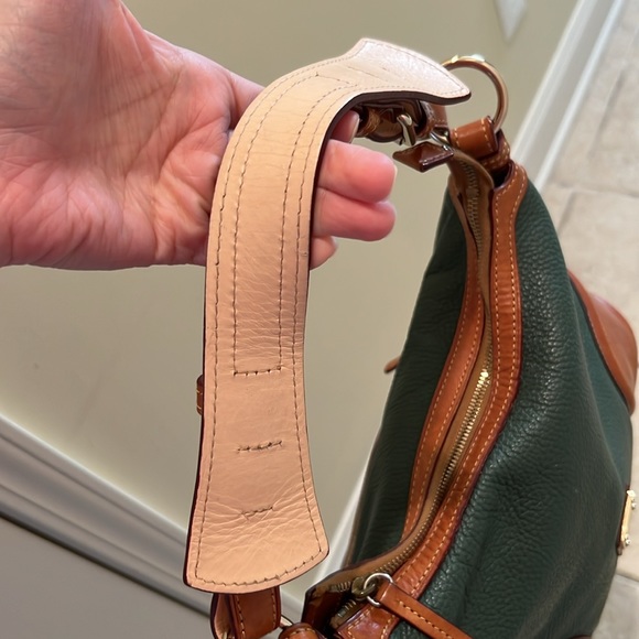 GUC—Dooney & Bourke Purse - Picture 15 of 15